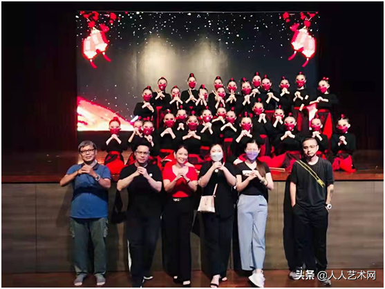 第二届全球直播“世界因爱而生”华人网络春节晚会在录制中