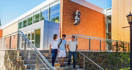 去新加坡留学读本科需要多少费用？