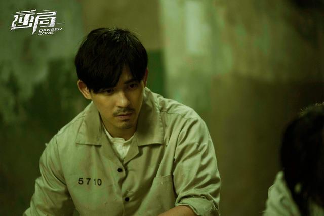 今年华语悬疑剧的天花板，就是这一部，烧脑、反转、大尺度都有了