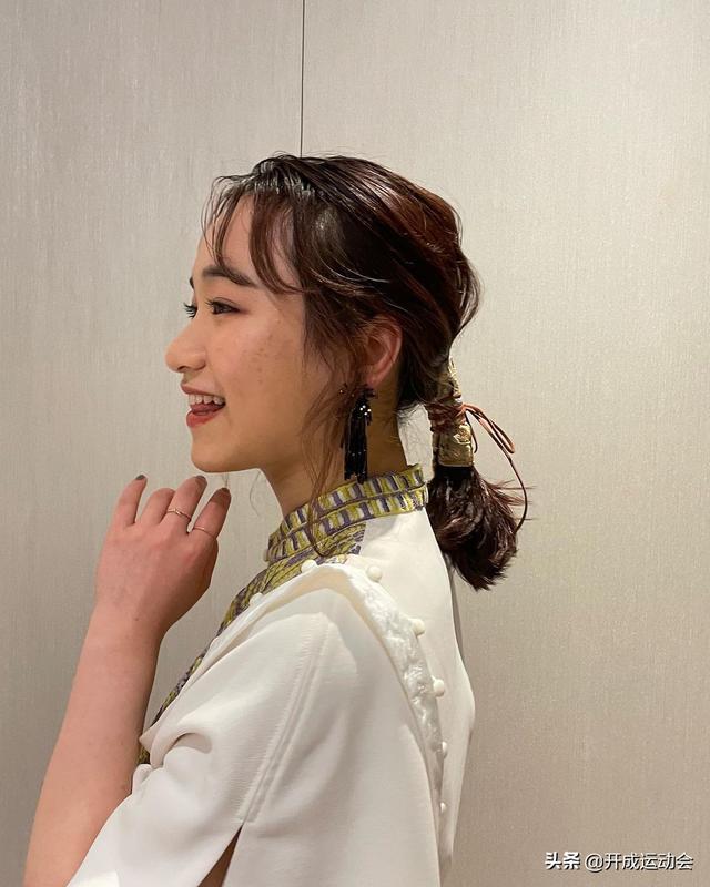 伊藤美诚新造型亮相，女王级高跟鞋：狂学中文，渴望战胜中国国乒