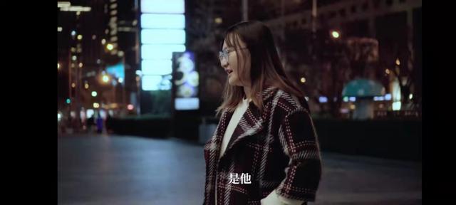 90后独生女照顾瘫痪父母，父亲半年骂跑20个保姆