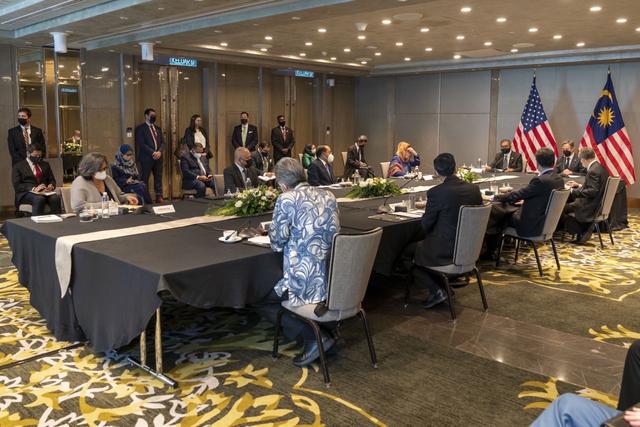 美国要和中国竞争东南亚，美国有优势但中国也可以柔克刚