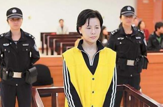 女模特凭姿色接触上流，靠借钱“赚”17亿，整形跑路未遂成死刑犯