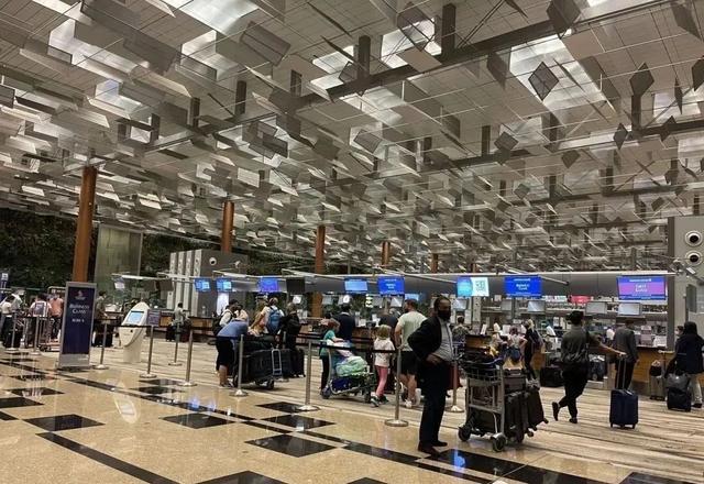 两周出71例奥密克戎，新加坡紧急叫停所有VTL售票，12小时内生效，27国旅客受影响