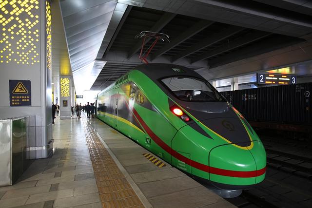 “昆明到万象从此山不再高、路不再长”！中老元首共同见证两国铁路通车