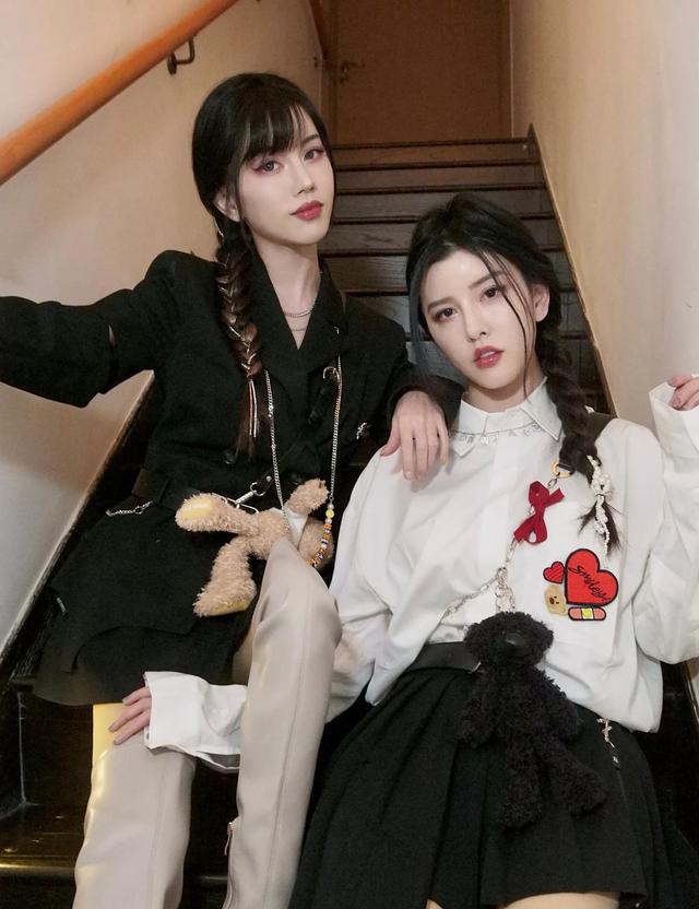 新加坡籍华语流行乐双胞胎女子组合BY2
