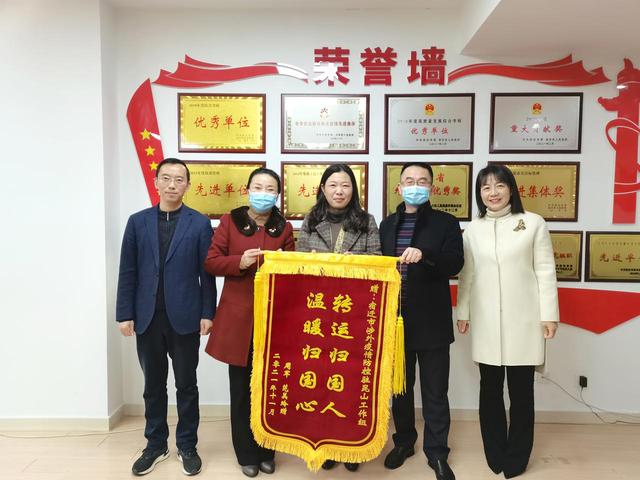 ​一句“我们接您回家”让他们瞬间泪目