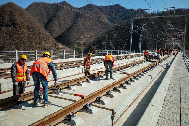 中老铁路建成了，老挝人民开心了，有些人却“蚌埠”住了？