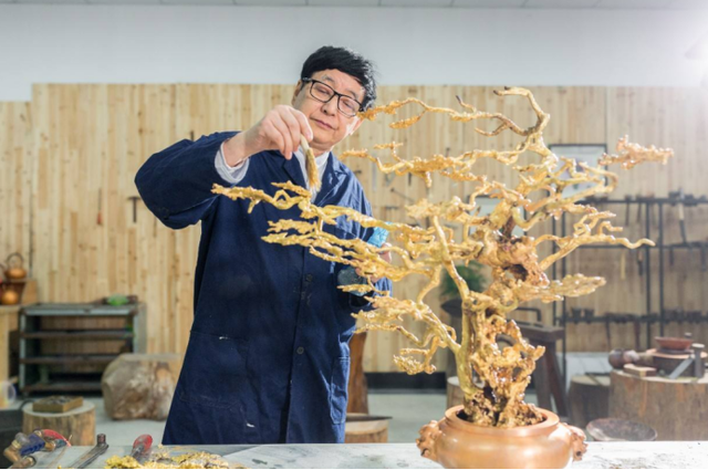 熔铜艺术十五年，见证铜雕奇迹