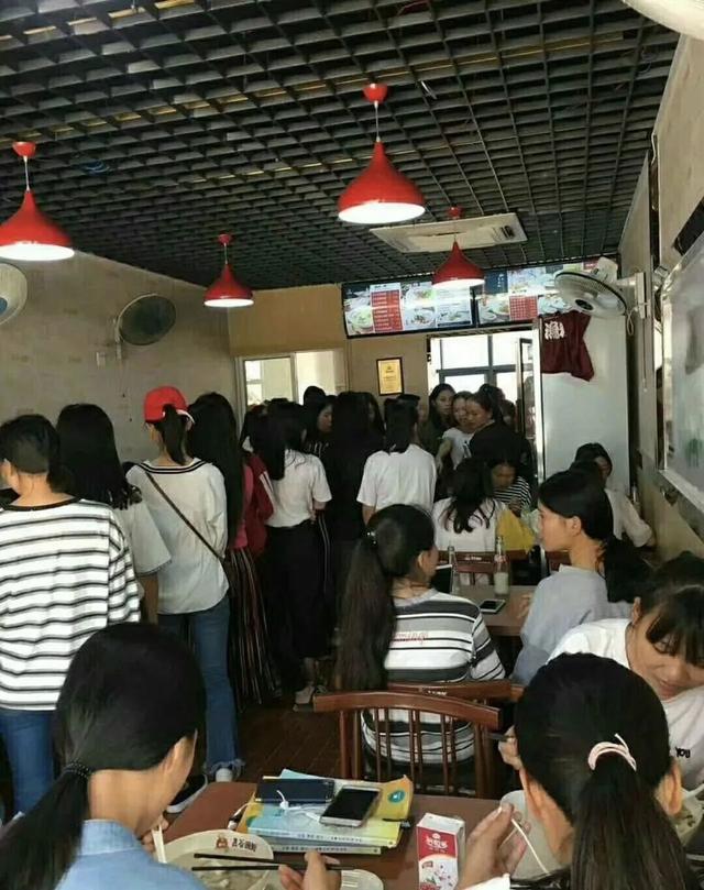 昔日“街霸”风光不再，鱼粉店正在消失？