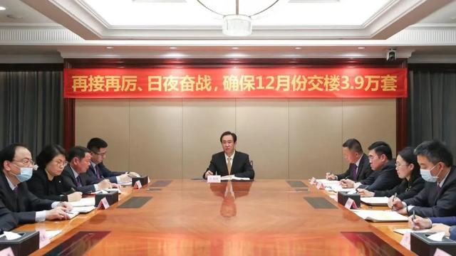 许家印：确保12月交楼3.9万套；三只松鼠回应模特妆容争议 邦早报