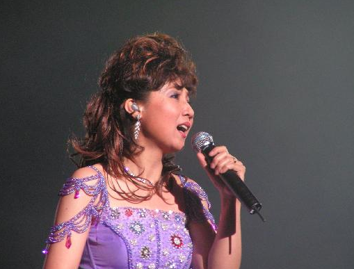 张德兰：春晚唱《春光美》红遍全国，27岁因爱隐退，弃艺从医
