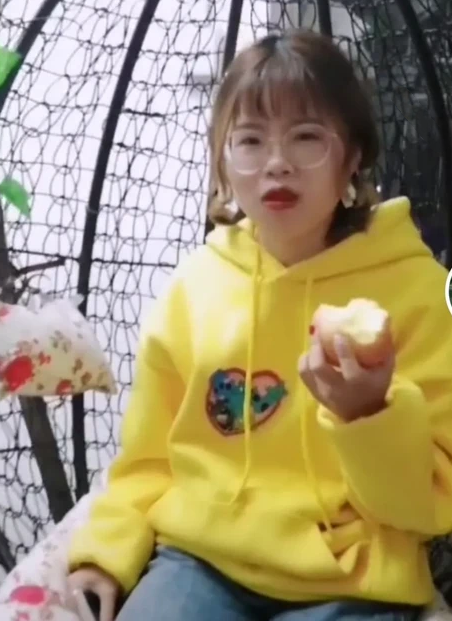 曝孙卓姐姐将回国，决定留在深圳放弃高薪资，一心守着家人和弟弟