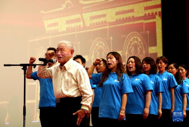 高擎民族精神火炬 吹响时代前进号角——以习近平同志为核心的党中央关心文艺工作纪实