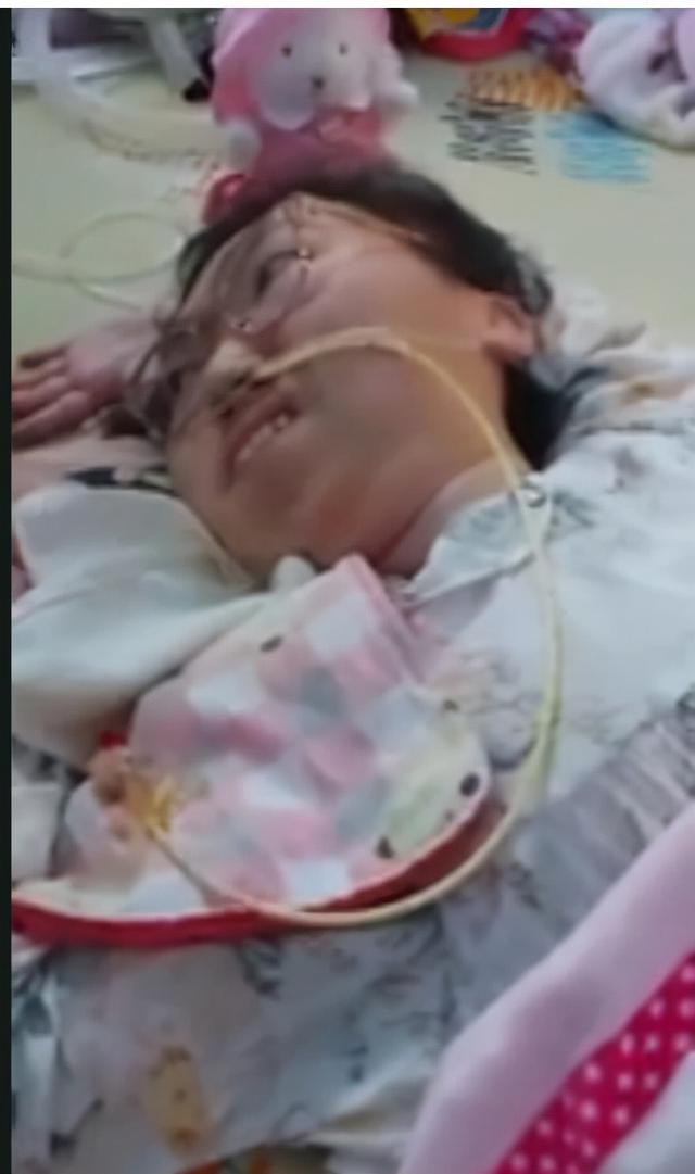 终身瘫痪的“奇女子”对生活不弃、靠网络谋生，感动新加坡