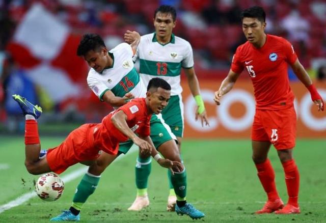 4-2！足坛刺激一战：3人被罚下+加时赛进2球，世界第164晋级决赛