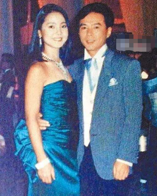 邓丽君去世已26年，曾与她订婚的男友保罗，如今怎样了？