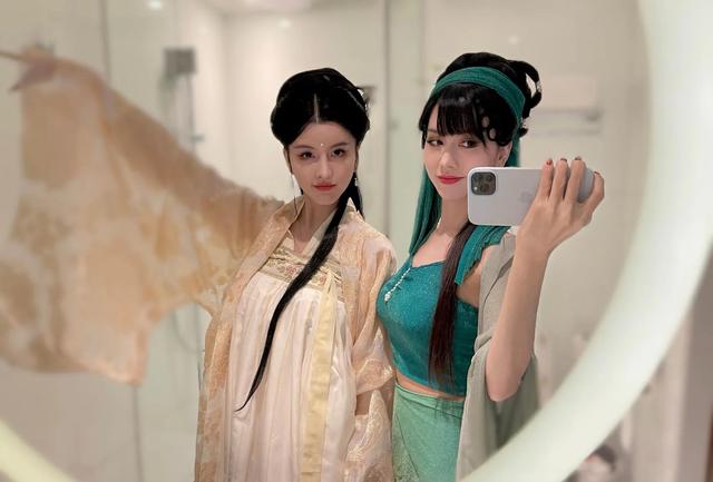 新加坡籍华语流行乐双胞胎女子组合BY2