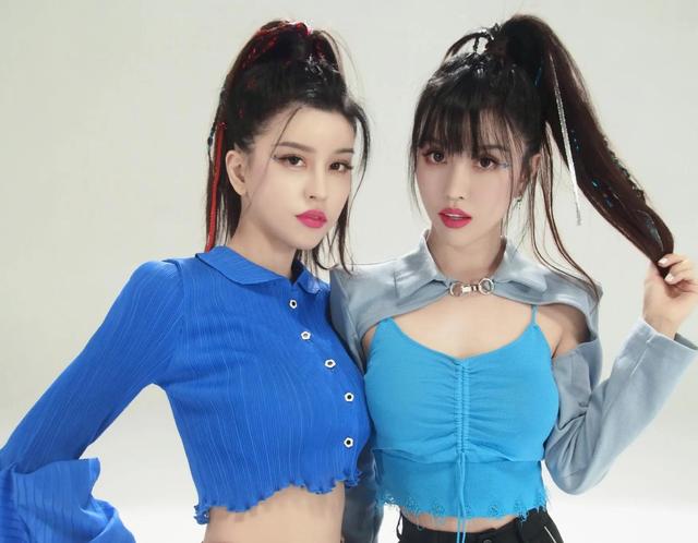 新加坡籍华语流行乐双胞胎女子组合BY2