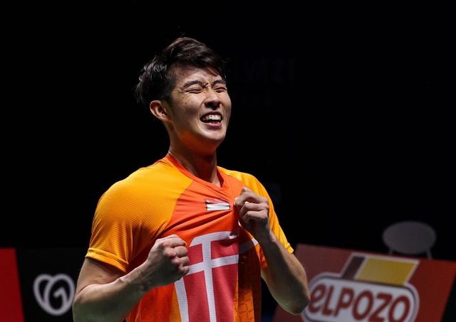 骆建佑一黑到底！2-0横扫印度名将，获新加坡首个羽毛球世界冠军
