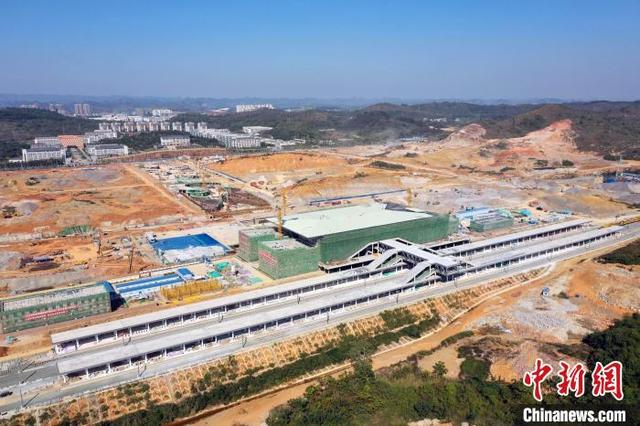 南凭高铁南崇段铺轨过半 建成后将形成中国与东盟交通大动脉