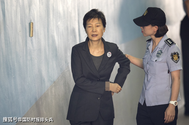 韩中进行战略对话，韩防长称要与中国亲密相处，文在寅特赦前总统朴槿惠