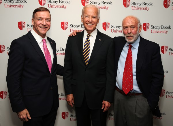 美国买官卖官真相：花50万美元买个驻外大使，是种什么体验？