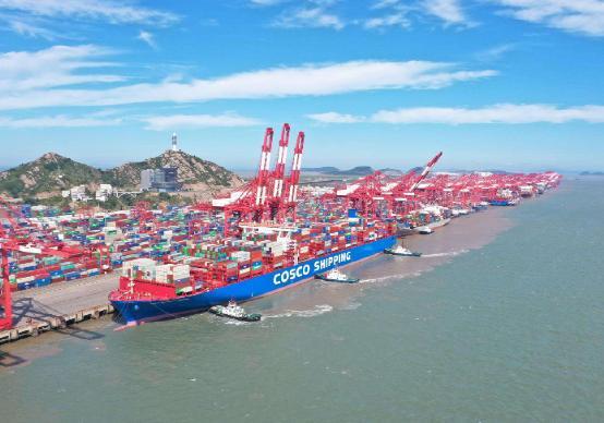 中国建造世界第1港口，美国还没说什么，新加坡为啥反而着急了？