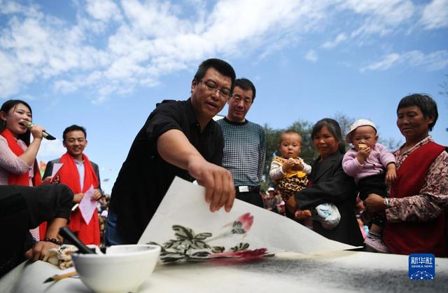 高擎民族精神火炬 吹响时代前进号角——以习近平同志为核心的党中央关心文艺工作纪实