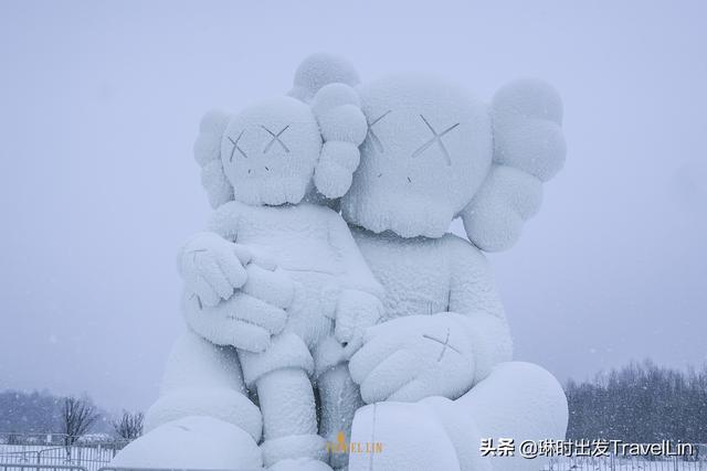 去长白山看展：风靡全球的雪中KAWS