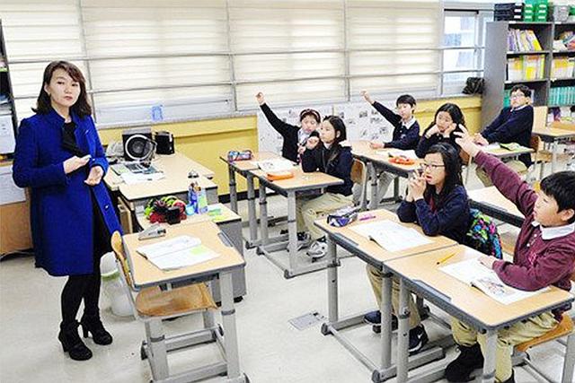 金喜爱的儿子入学的济州国际学校的学费是多少？