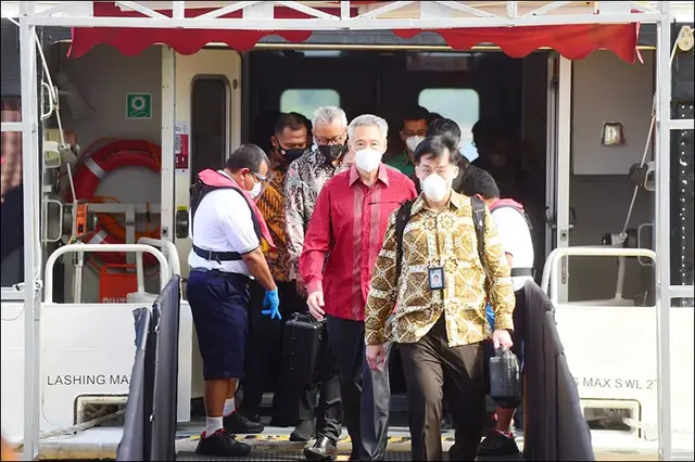 国际日报 | 李显龙搭船过境民丹岛 与佐科会谈就三项议题达成协议