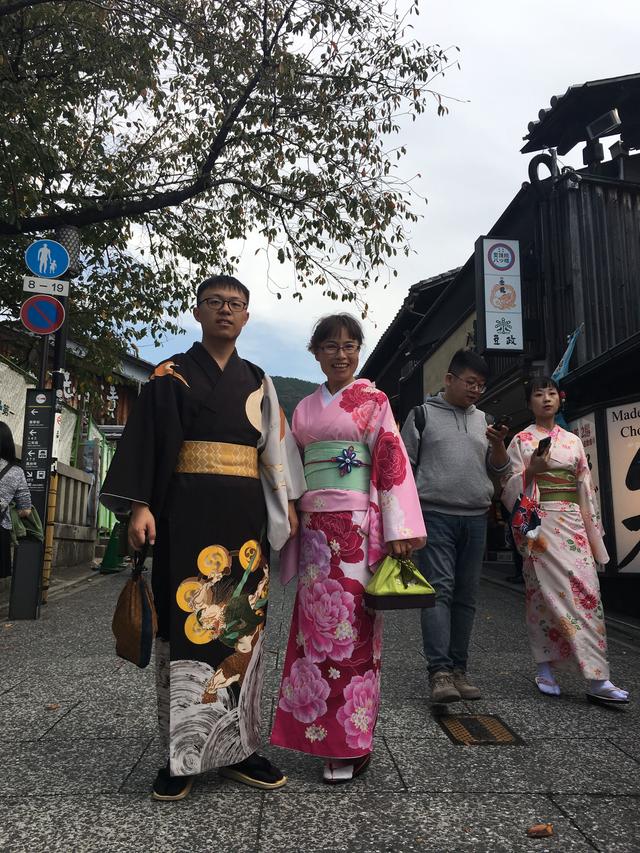 高学历女性做全职妈妈就是浪费资源？不能成就自己吗？