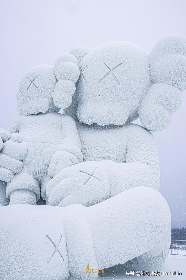 去长白山看展：风靡全球的雪中KAWS