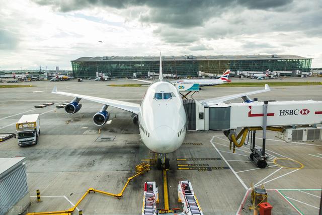 暴跌，英国最大机场减少6000万旅客