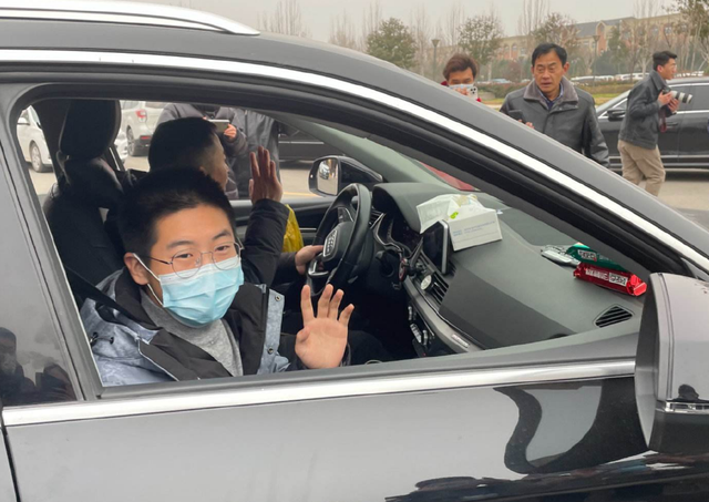 期末考试结束，孙卓英语成绩只有40多分，网友却说是985的好苗子