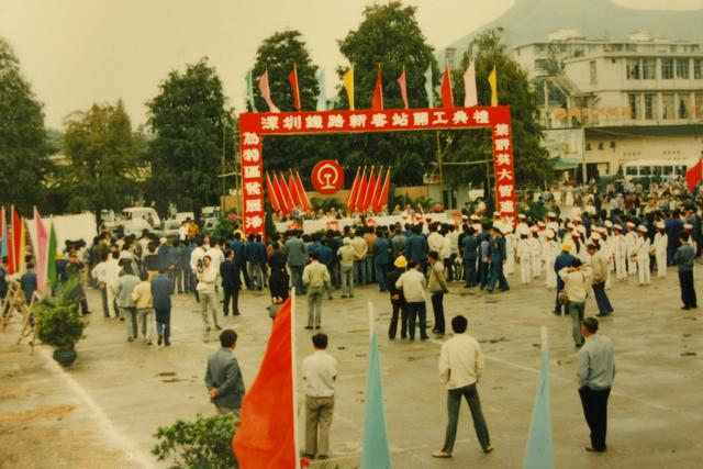 1991年，深圳火车站建成，邓小平亲题“深圳”，为何少写“站”字