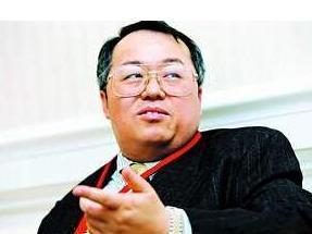 行走在法律红线边缘的两位大享，遍体伤痕地走来
