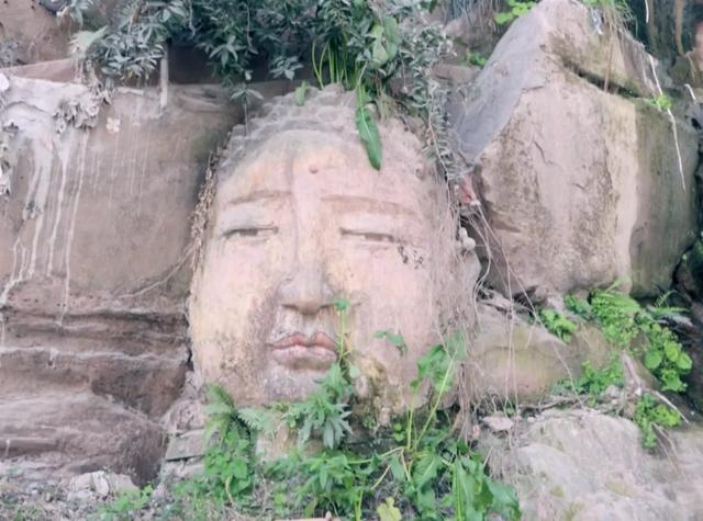 重庆沙滨路上的悬空道观后，藏着神秘岩葬群和荒废的豪宅