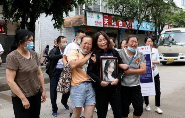 南京女大学生云南遇害，父亲拒绝100万私了，只求严惩罪犯