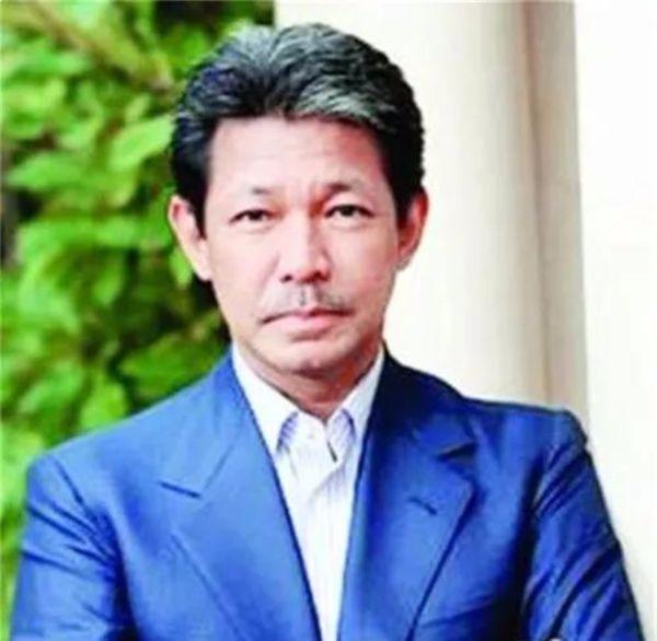 亏空百亿美金的杰弗里：是干脏活的国王傀儡，还是荒唐的皇亲国戚