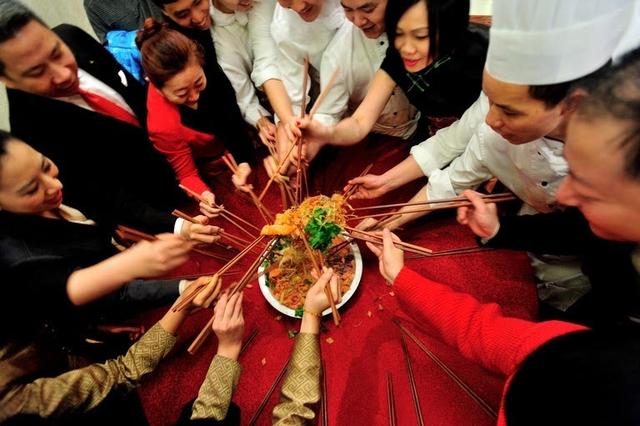 鸿运发财鱼生捞起，好运捞起接财神，捞鱼生