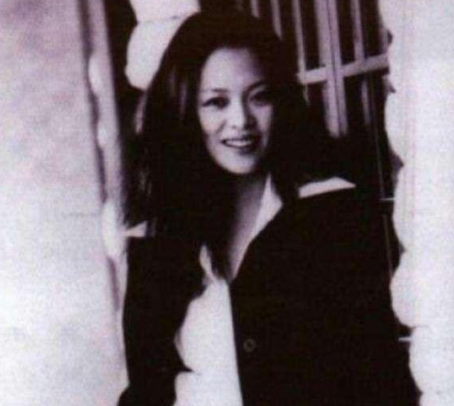 筠子错爱高晓松和汪峰，21年前留下唯一专辑，一身红衣结束了生命