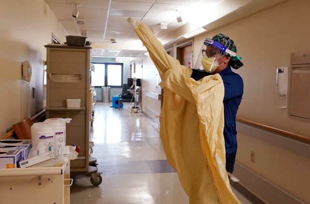 抹黑中国“零容忍”防疫，美国人已没有底线，大肆吹捧群体免疫