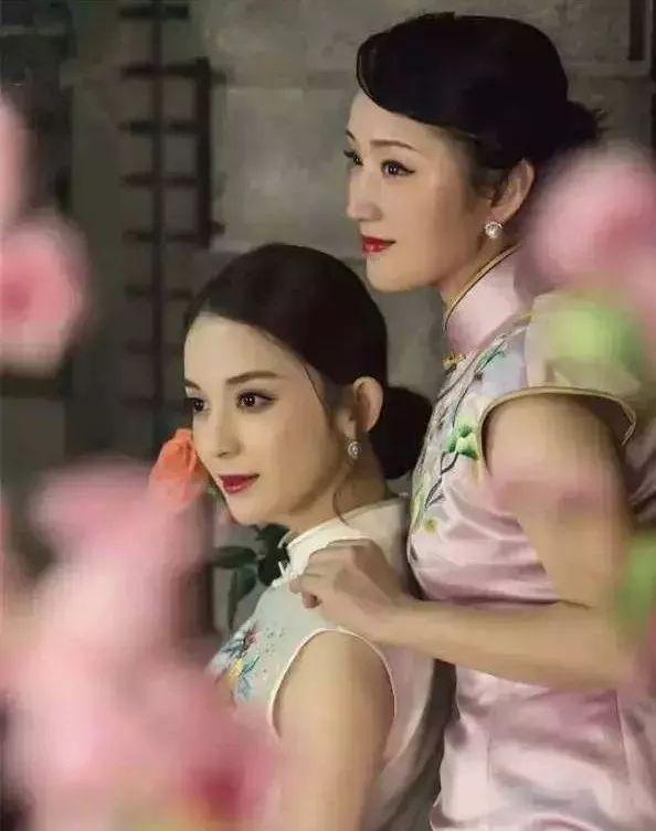 当她们身着柔美珍珠和锦绣旗袍，简直美得不像话