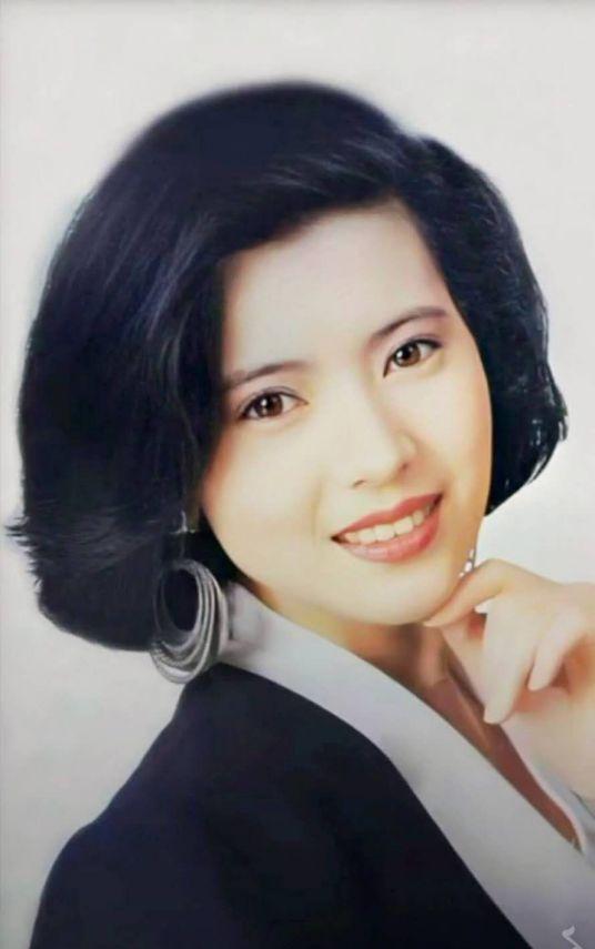 两任男友都自杀的蓝洁瑛：继父暴力、母亲软弱，童年阴影伴随一生