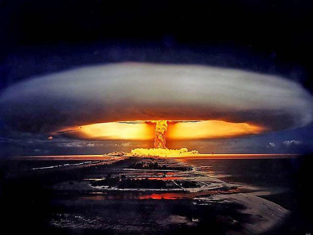1961年英国秘密动用48枚核弹，准备轰炸我国，为何最终选择放弃