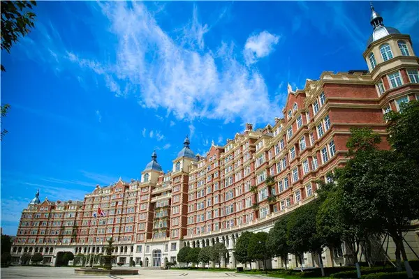 荣膺“四川最美大学”称号，这所单招院校简直就是“童话城堡”