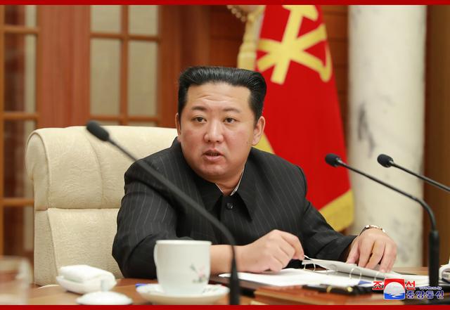 金正恩主持朝鲜劳动党政治局会议：将用物质手段遏制美敌对行为