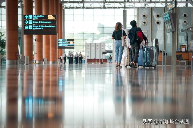 奥密克戎变种病毒肆虐，新加坡表示不会关闭VTL旅游通道
